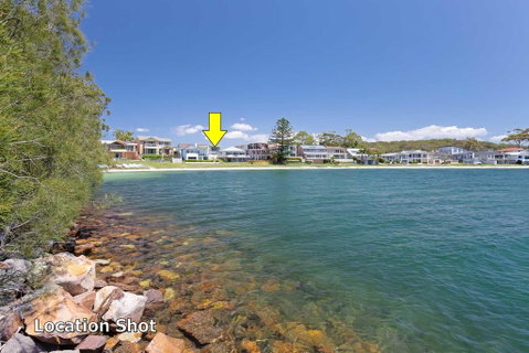Wanda Waterfront Retreat - Beautiful Beach House - Holiday Byron Bay 0