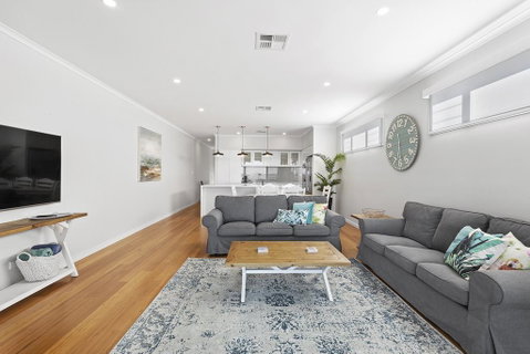 Wanda Waterfront Retreat - Beautiful Beach House - Holiday Byron Bay 3