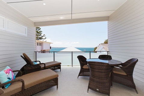 Wanda Waterfront Retreat - Beautiful Beach House - Holiday Byron Bay 1