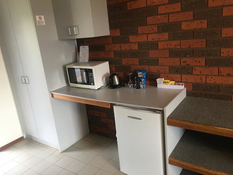 Warragul Views Motor Inn - Holiday Byron Bay 2