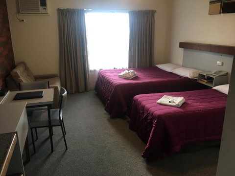 Warragul Views Motor Inn - Holiday Byron Bay 3