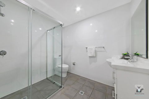 WARRICK FRAM 3 BEDS APT FREE PARKING WALK TO WESTFIELD CLOSE TO HOSPITAL NWF003 - Holiday Byron Bay 3