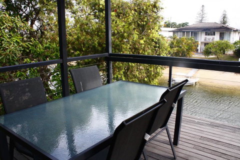 Water Front Room - Holiday Byron Bay 2