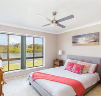 Waterfront at Point Road - Holiday Byron Bay