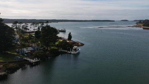Waterfront Cottages - Holiday Byron Bay 2