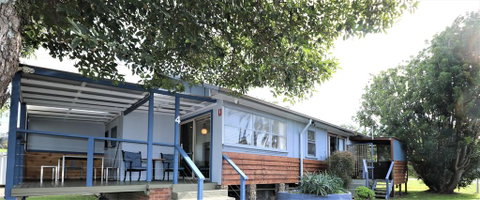 Waterfront Cottages - Holiday Byron Bay 1