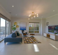 Waterfront Grand Villa for Big Group - Holiday Byron Bay