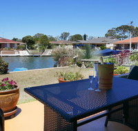 Waterfront Haven with jetty mooring and WiFI - Holiday Byron Bay