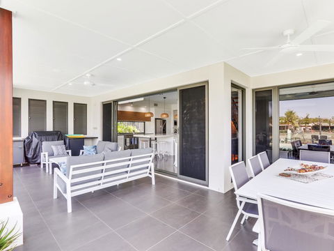 WATERFRONT HOME BORDERING MOOLOOLABA - Holiday Byron Bay 2