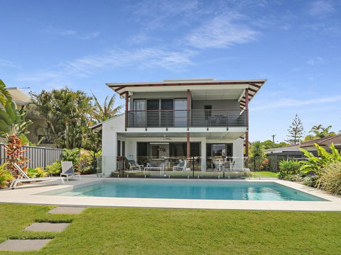 WATERFRONT HOME BORDERING MOOLOOLABA - Holiday Byron Bay 0