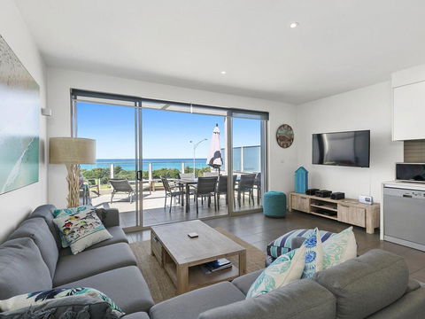 WATERFRONT SEVEN - In The Heart Of Lorne - Holiday Byron Bay 3
