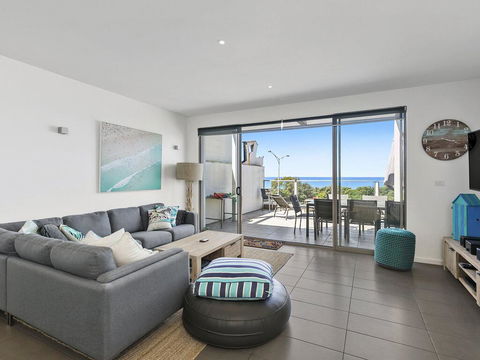 WATERFRONT SEVEN - In The Heart Of Lorne - Holiday Byron Bay 0