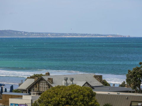 WATERFRONT THREE- In The Heart Of Lorne - Holiday Byron Bay 3