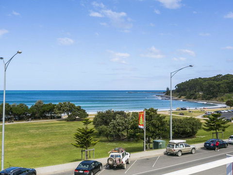 WATERFRONT THREE- In The Heart Of Lorne - Holiday Byron Bay 2