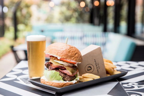 The Dingley Hotel - Holiday Byron Bay 10