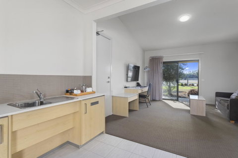 Quality Hotel Point Cook - Holiday Byron Bay 10