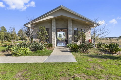 Quality Hotel Point Cook - Holiday Byron Bay 22