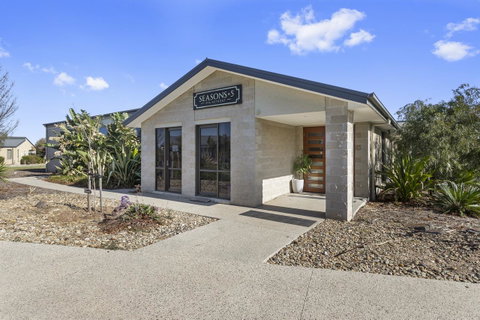Quality Hotel Point Cook - Holiday Byron Bay 2