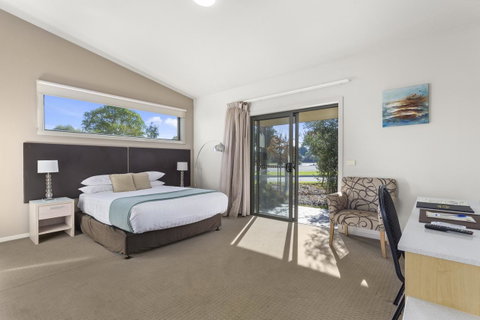 Quality Hotel Point Cook - Holiday Byron Bay 9