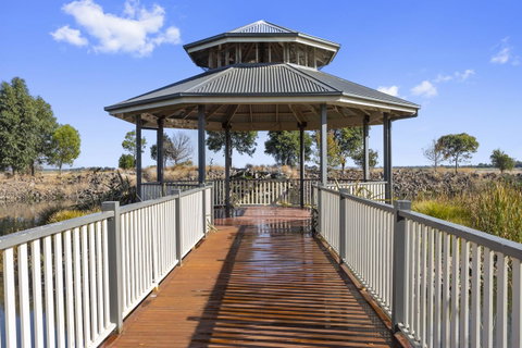 Quality Hotel Point Cook - Holiday Byron Bay 4