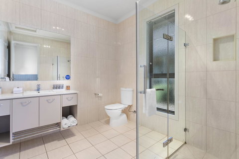 Quality Hotel Point Cook - Holiday Byron Bay 8