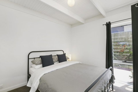 Mysa Anglesea Sleeps 7 WiFi SmartTV Cafes Shops - Holiday Byron Bay 8