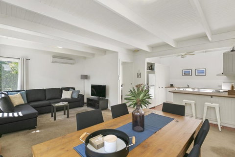 Mysa Anglesea Sleeps 7 WiFi SmartTV Cafes Shops - Holiday Byron Bay 4