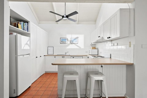 Mysa Anglesea Sleeps 7 WiFi SmartTV Cafes Shops - Holiday Byron Bay 3