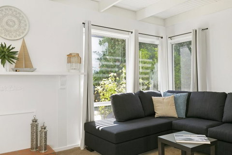 Mysa Anglesea Sleeps 7 WiFi SmartTV Cafes Shops - Holiday Byron Bay 0