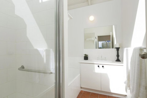 Mysa Anglesea Sleeps 7 WiFi SmartTV Cafes Shops - Holiday Byron Bay 11