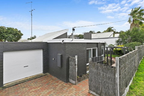 Mysa Anglesea Sleeps 7 WiFi SmartTV Cafes Shops - Holiday Byron Bay 14
