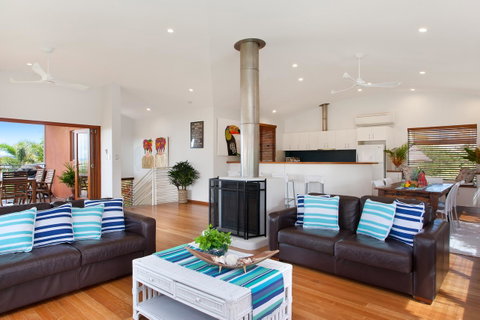 Jolly Roger's Beach House - Holiday Byron Bay 2