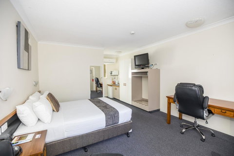 Emerald Maraboon Motor Inn - Holiday Byron Bay 22