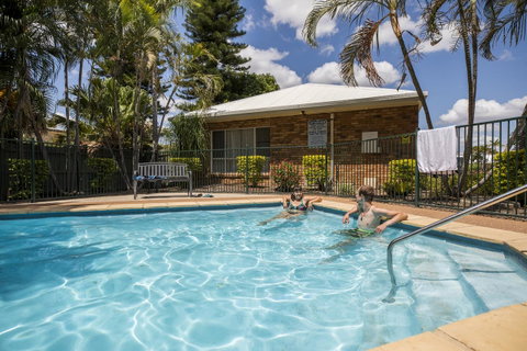 Emerald Maraboon Motor Inn - Holiday Byron Bay 9