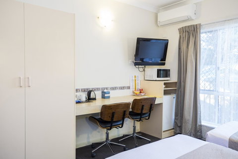 Emerald Maraboon Motor Inn - Holiday Byron Bay 43