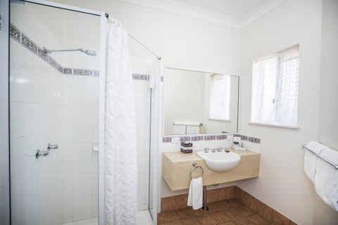Emerald Maraboon Motor Inn - Holiday Byron Bay 42