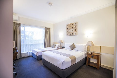 Emerald Maraboon Motor Inn - Holiday Byron Bay 41