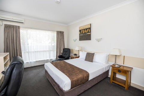 Emerald Maraboon Motor Inn - Holiday Byron Bay 37