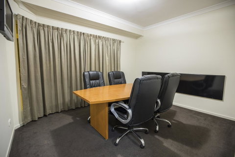 Emerald Maraboon Motor Inn - Holiday Byron Bay 12