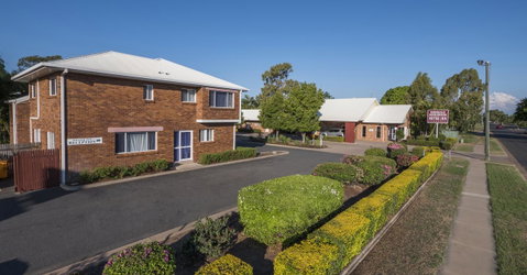 Emerald Maraboon Motor Inn - Holiday Byron Bay 5
