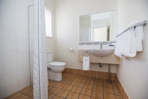 Emerald Maraboon Motor Inn - Holiday Byron Bay 38