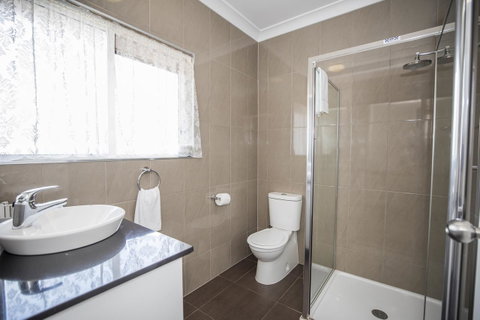 Emerald Maraboon Motor Inn - Holiday Byron Bay 34