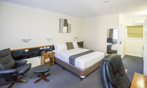 Emerald Maraboon Motor Inn - Holiday Byron Bay 23