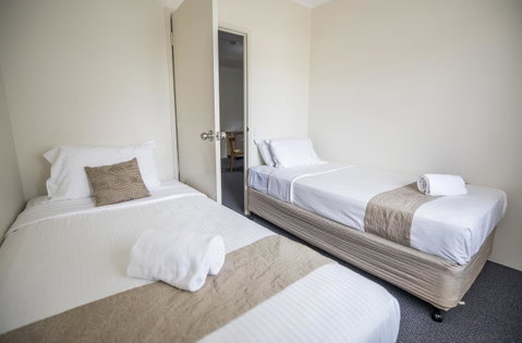 Emerald Maraboon Motor Inn - Holiday Byron Bay 27