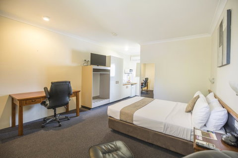 Emerald Maraboon Motor Inn - Holiday Byron Bay 32