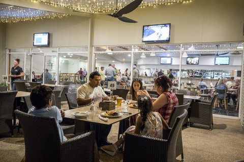 Emerald Maraboon Motor Inn - Holiday Byron Bay 18