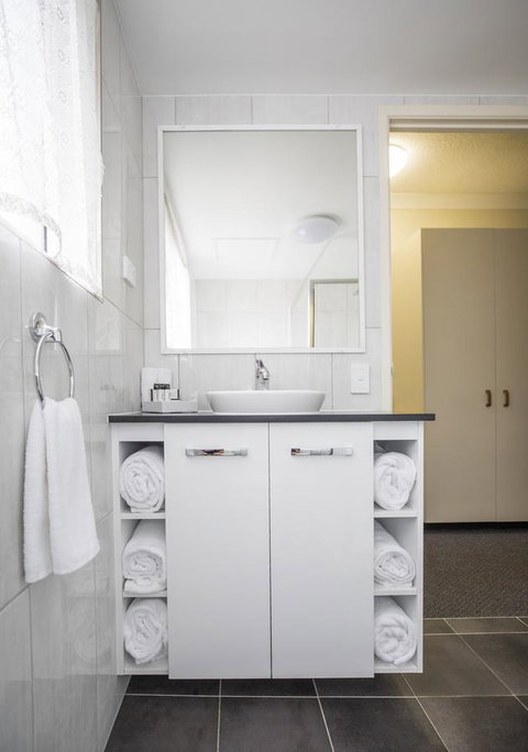 Emerald Maraboon Motor Inn - Holiday Byron Bay 24