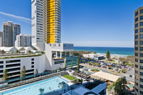 Oracle Resort Broadbeach - Gclr - Holiday Byron Bay 1