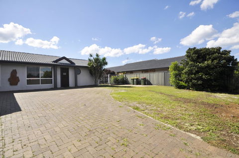 Bribie Island Canal Holiday Destination! - Holiday Byron Bay 2