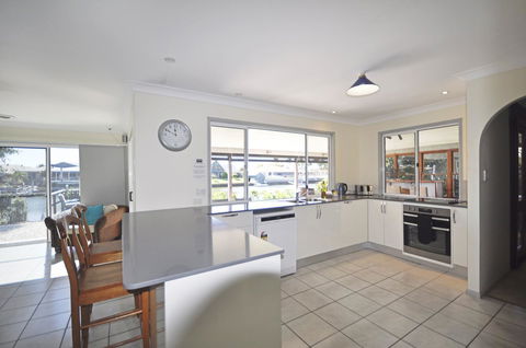 Bribie Island Canal Holiday Destination! - Holiday Byron Bay 6